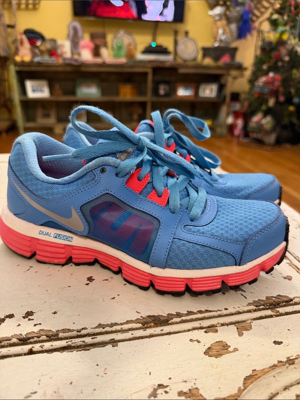 Nike women’s Blue and Pink Dual Fusion Sneakers